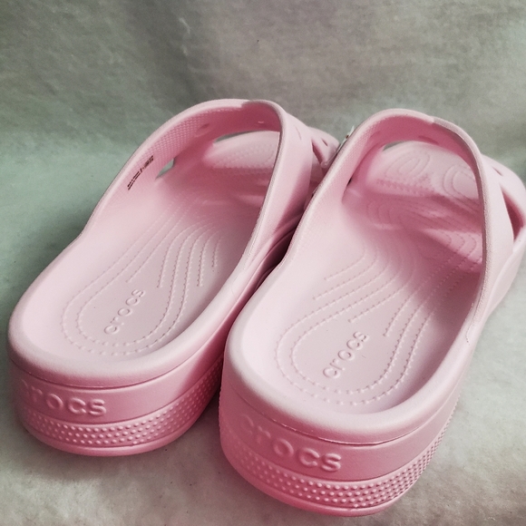 Crocs Classic Cross Strap Sandal Light Pink